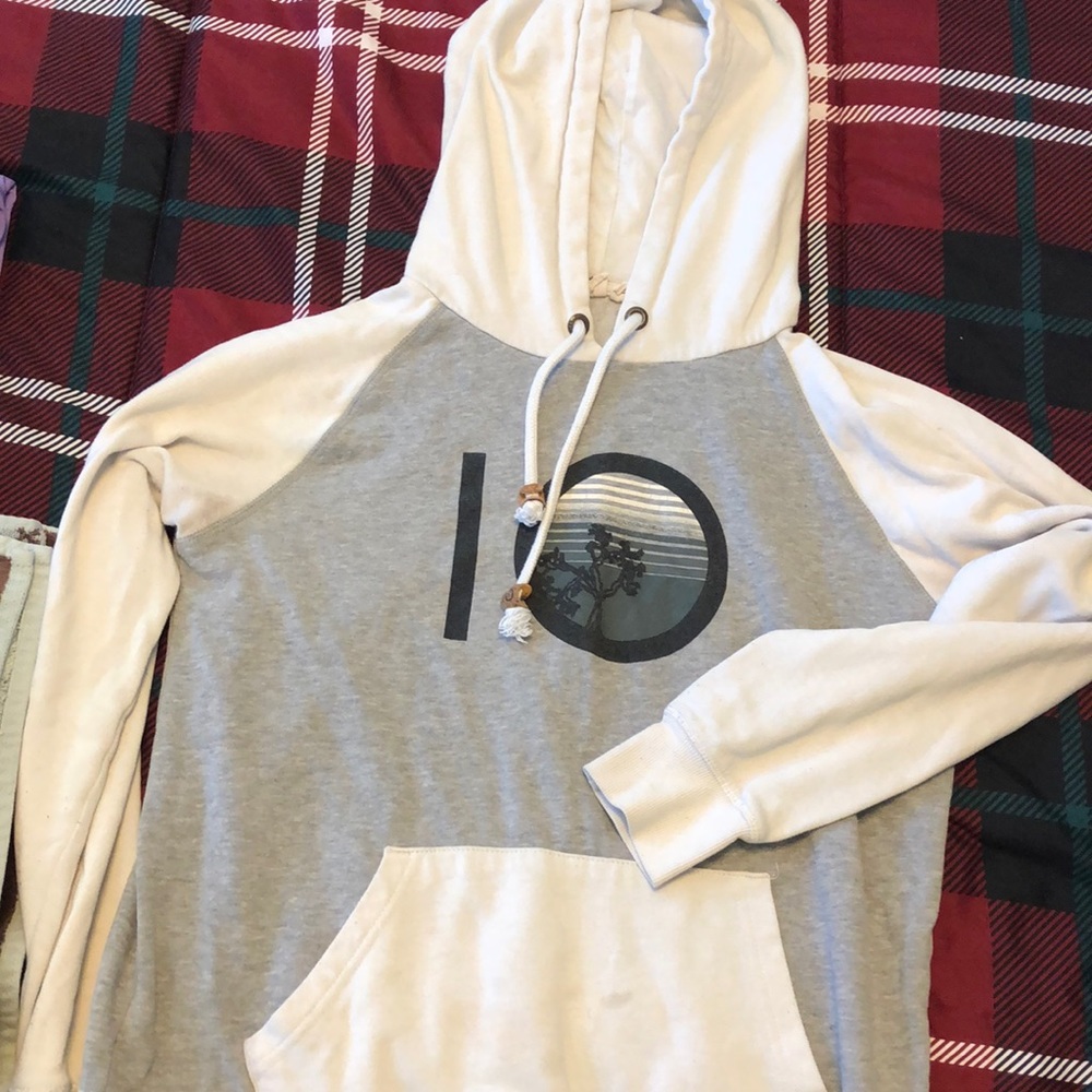 10 Tree Sweater